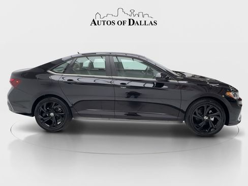 Used 2025 Volkswagen Jetta SE w/ Sunroof Package FWD image 6