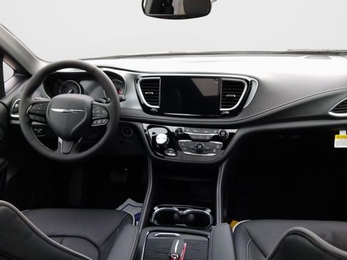 New 2026 Chrysler Pacifica Limited w/ S Appearance Package image 31