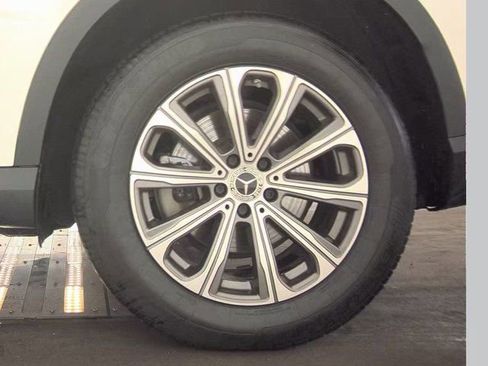 Used 2024 Mercedes-Benz GLC 300 GLC 300 image 9