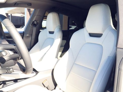 New 2026 Porsche Macan Electric image 5