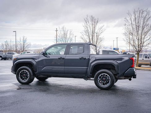 Used 2024 Toyota Tacoma TRD Off-Road image 10