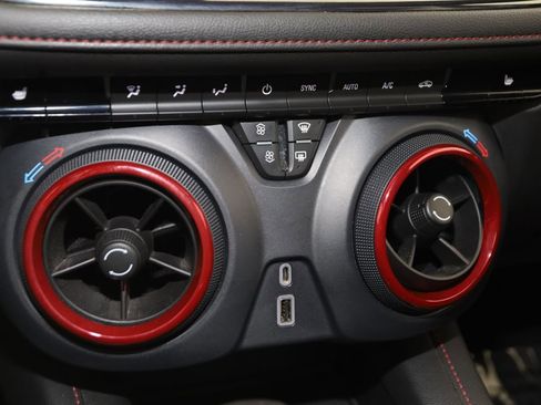 Used 2019 Chevrolet Blazer RS w/ LPO, Floor Liner Package FWD image 29