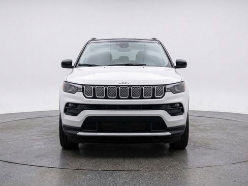 Used 2025 Jeep Compass Limited image 2