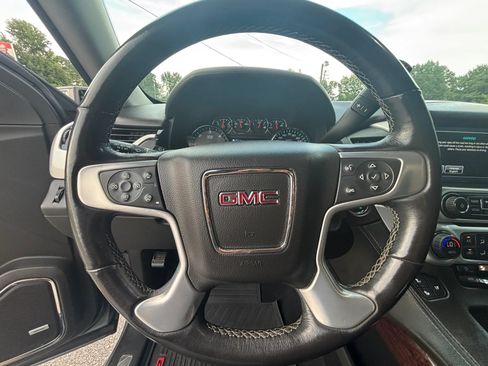 Used 2019 GMC Yukon SLT w/ Premium Edition AWD/4WD image 13