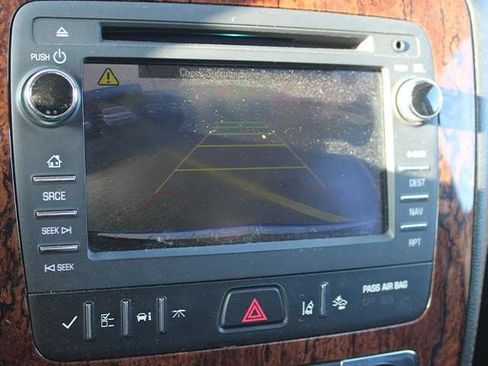 Used 2014 Chevrolet Traverse LTZ FWD image 9