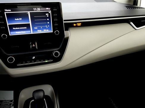 Certified 2020 Toyota Corolla LE image 29