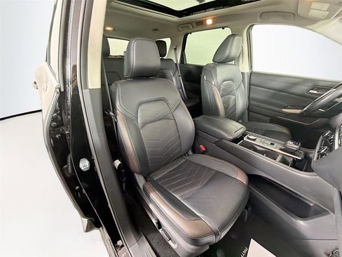 Used 2022 Nissan Pathfinder Platinum w/ Cargo Package image 30