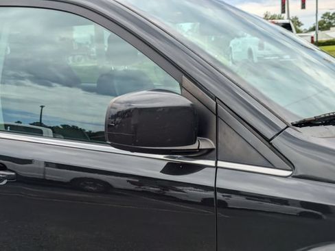 Used 2019 Dodge Grand Caravan SXT FWD image 13