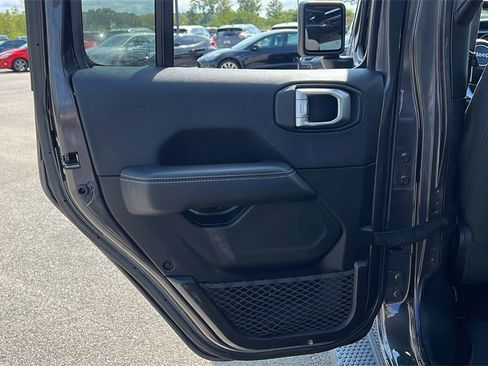 Used 2020 Jeep Wrangler Unlimited Sahara w/ Safety Group image 28