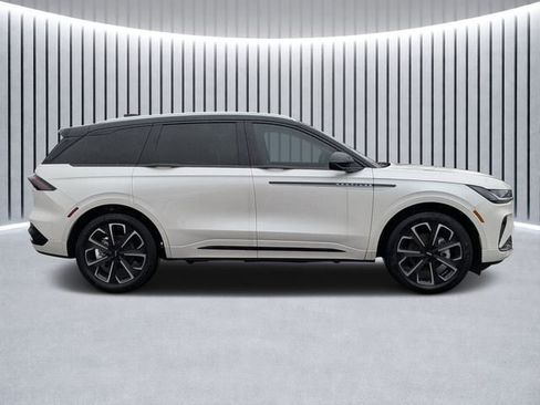 New 2026 Lincoln Nautilus Reserve image 3