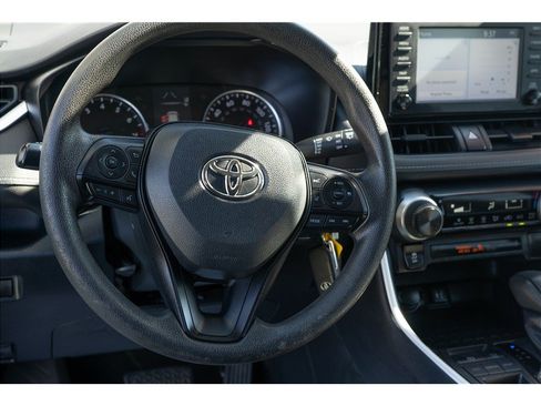 Used 2019 Toyota RAV4 LE FWD image 29