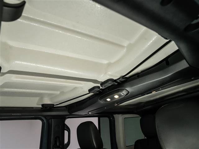 Used 2024 Jeep Wrangler Unlimited Sahara w/ Technology Group AWD/4WD image 16