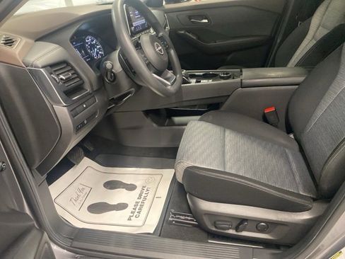 Used 2023 Nissan Rogue SV image 25