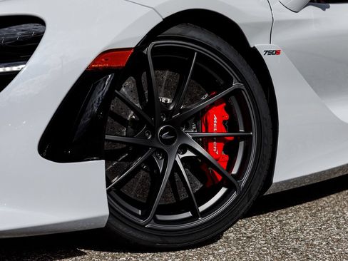Used 2026 McLaren 750S Spider RWD image 14