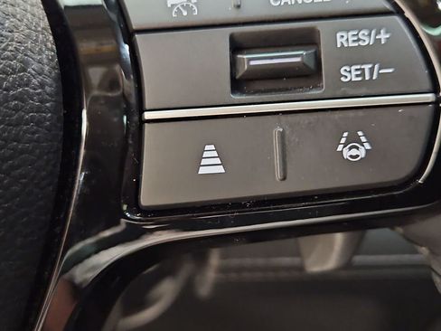 Certified 2025 Honda Pilot Touring image 36
