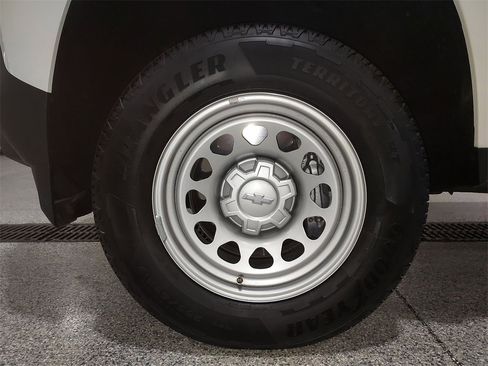 Used 2024 Chevrolet Colorado W/T w/ Safety Package image 16