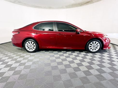 Used 2019 Toyota Camry LE image 2
