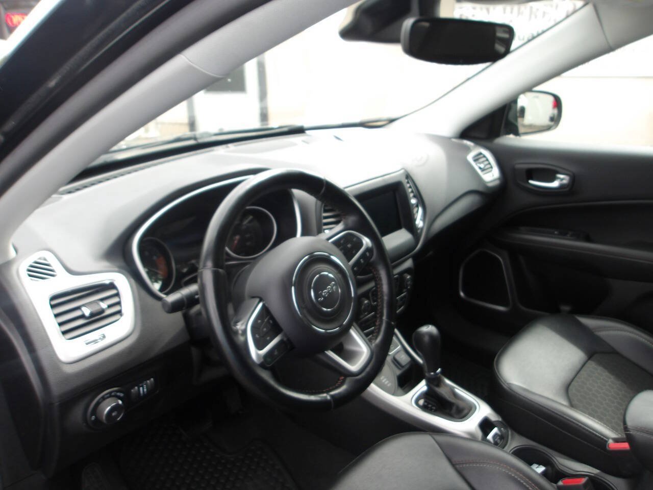 Used 2021 Jeep Compass Latitude w/ Driver Assistance Group AWD/4WD image 10