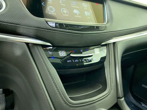 Used 2018 Cadillac XT5 Premium Luxury image 8