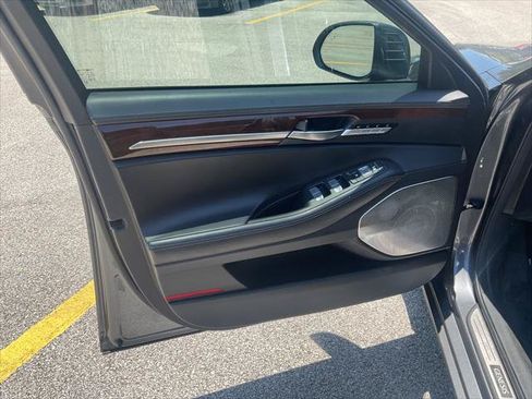 Used 2017 Genesis G90 5.0 Ultimate RWD image 18