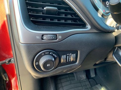 Used 2019 Jeep Cherokee Latitude Plus image 13