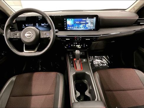 Used 2025 Nissan Kicks SR w/ SR Premium Package FWD image 18