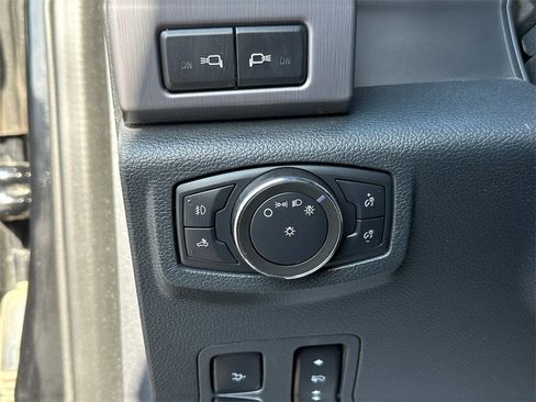 Used 2022 Ford F350 Platinum w/ FX4 Off-Road Package image 31