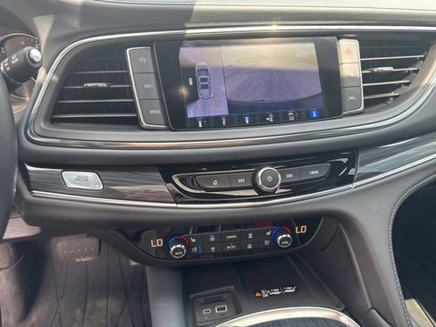 Used 2023 Buick Enclave Premium image 13