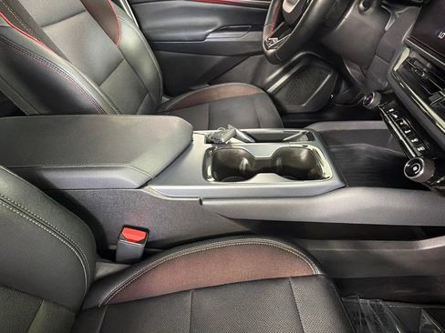 Used 2024 Chevrolet Equinox EV RS FWD image 34