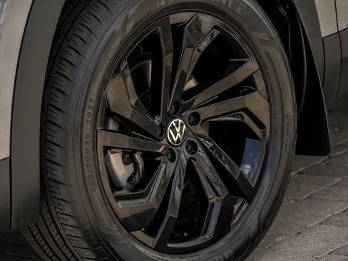 Used 2023 Volkswagen Atlas SE w/ Panoramic Sunroof Package AWD/4WD image 7