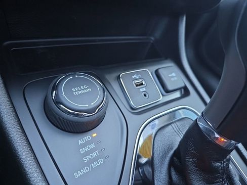 Used 2023 Jeep Cherokee Altitude Lux w/ Lux Elite Package image 41