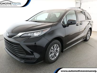Used 2025 Toyota Sienna LE