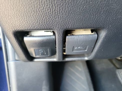 Used 2023 Toyota RAV4 XLE Premium image 30