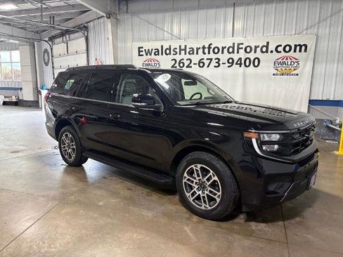 Certified 2025 Ford Expedition Active AWD/4WD image 2