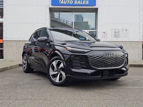 Used 2025 Audi Q6 e-tron Prestige w/ 20" Wheel Package image 2