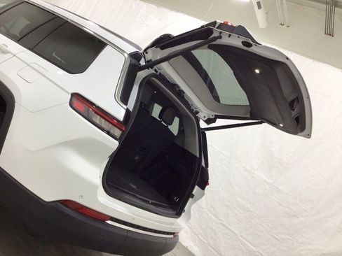 Used 2023 Jeep Grand Cherokee L Limited AWD/4WD image 21