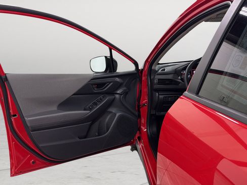 Used 2025 Subaru Crosstrek 2.0i image 13