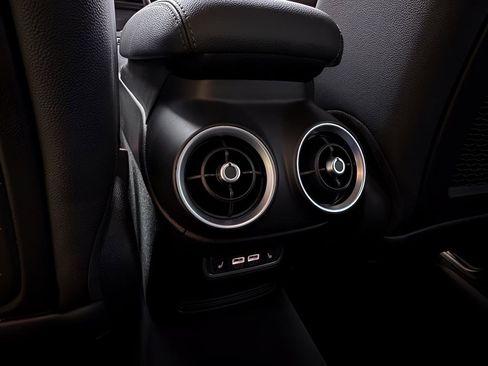 Used 2024 Alfa Romeo Stelvio Sprint image 23