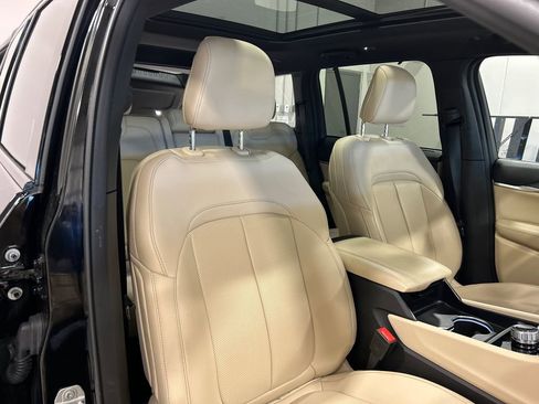 Used 2024 Jeep Grand Cherokee Limited w/ Luxury Tech Group II image 36