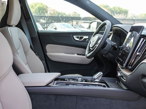 New 2026 Volvo XC60 B5 Core image 19