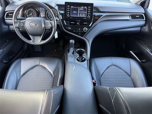 Used 2022 Toyota Camry SE image 10