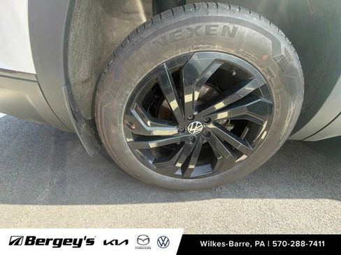 Used 2023 Volkswagen Atlas SE w/ Black Wheel Package AWD/4WD image 13