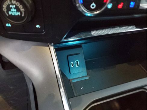 Used 2021 Ford F150 Lariat w/ Equipment Group 502A High image 23