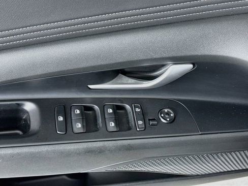 Used 2024 Hyundai Elantra Limited FWD image 18