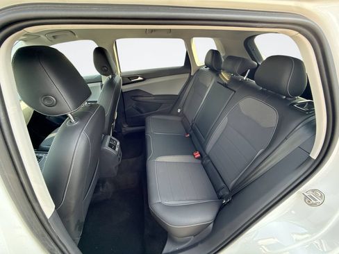 Used 2023 Volkswagen Taos SE FWD image 24