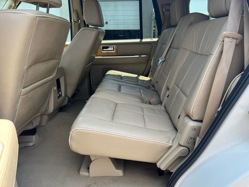 Used 2007 Lincoln Navigator Ultimate image 28