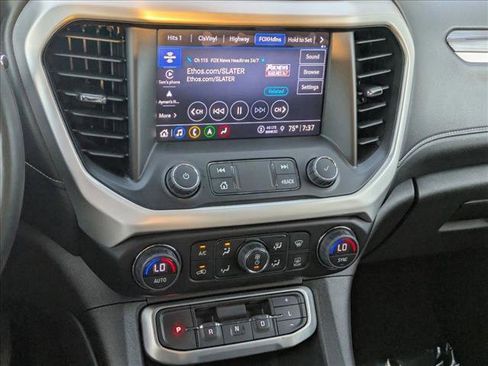 Used 2023 GMC Acadia SLT image 15