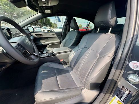 Used 2025 Toyota Camry XSE FWD image 15