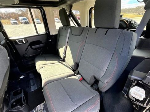 Used 2025 Jeep Wrangler Unlimited Rubicon image 26