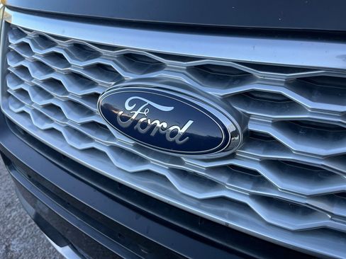 Used 2016 Ford Explorer Platinum image 23